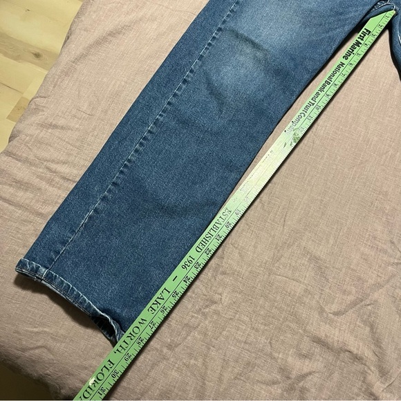 Levi's 505 Blue Straight Jeans Classic Style size 36x32 distressed relaxed fit - Picture 3 of 10